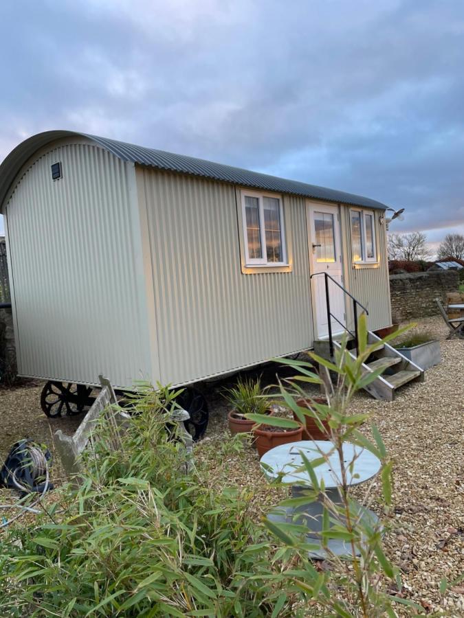 The Shepherd'S Hut Mixbury Eksteriør billede