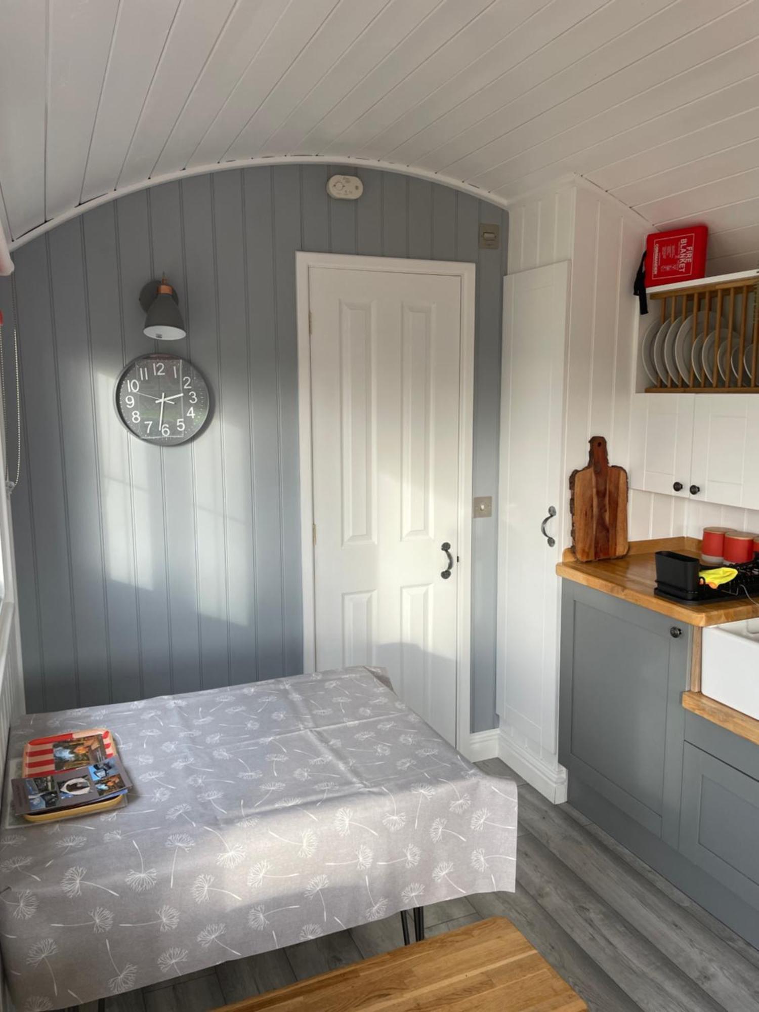 The Shepherd'S Hut Mixbury Eksteriør billede