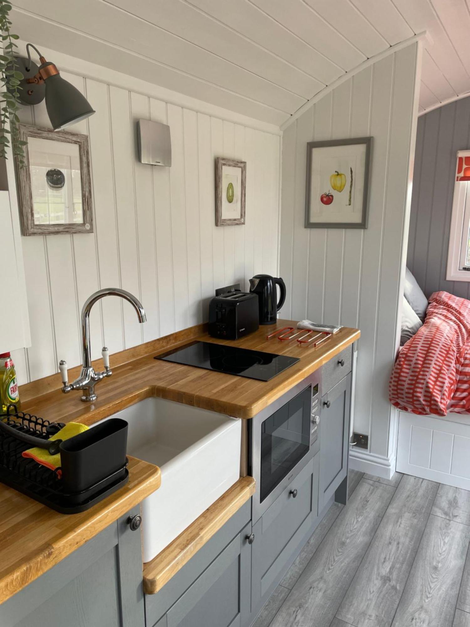 The Shepherd'S Hut Mixbury Eksteriør billede